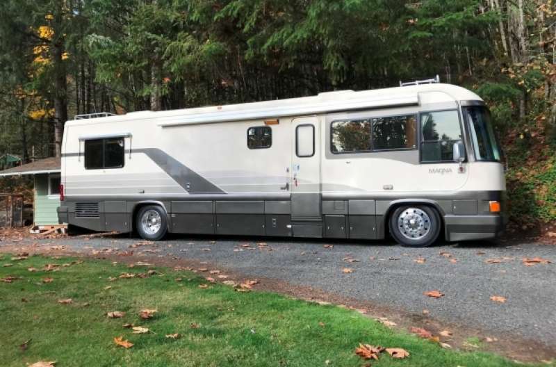 Exterior photo of 1992 MAGNA PRESTIGE 36'
