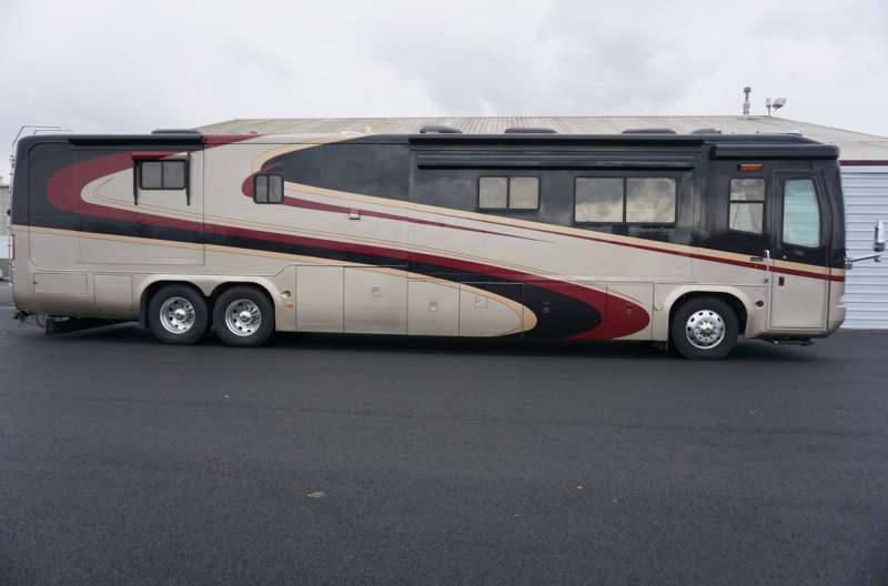 Exterior photo of 2004 MONACO SIGNATURE
