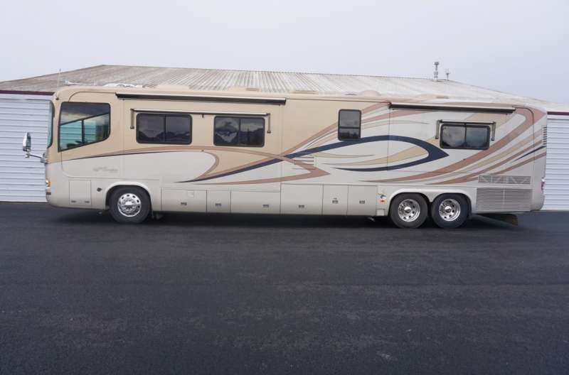 Exterior photo of 2005 EXECUTIVE 43PBQ