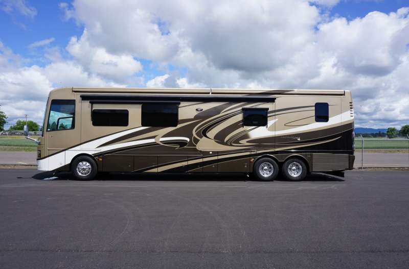 Exterior photo of 2015 NEWMAR MOUNTAIN AIRE