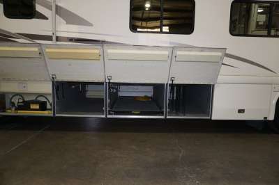 Addtional photo of 2002 INTRIGUE SUITE 40'