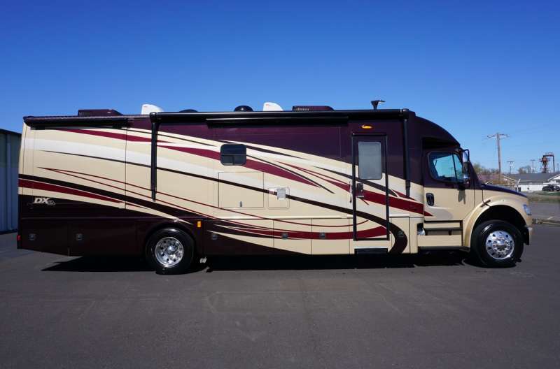 Exterior photo of 2015 DYNAMAX DX3 36FKS