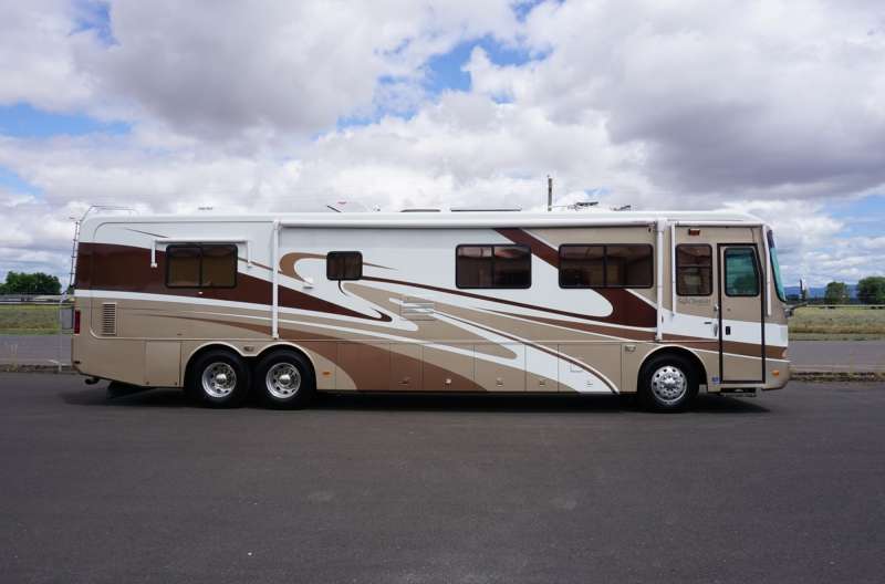 Exterior photo of 2001 DYNASTY REGENT 40'
