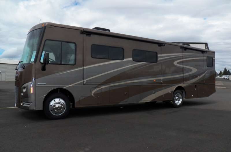 Exterior photo of 2015 WINNIE VISTA 35B