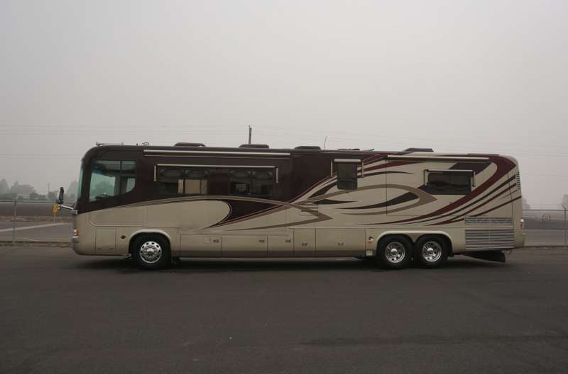 Exterior photo of 2006 MONACO EXEC 45'