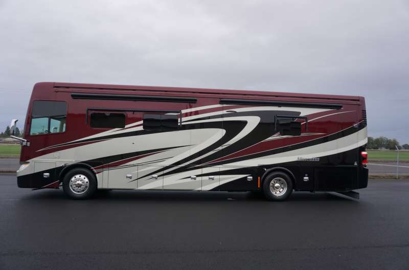 Exterior photo of 2015 TIFFIN ALLEGRO BUS 37AP