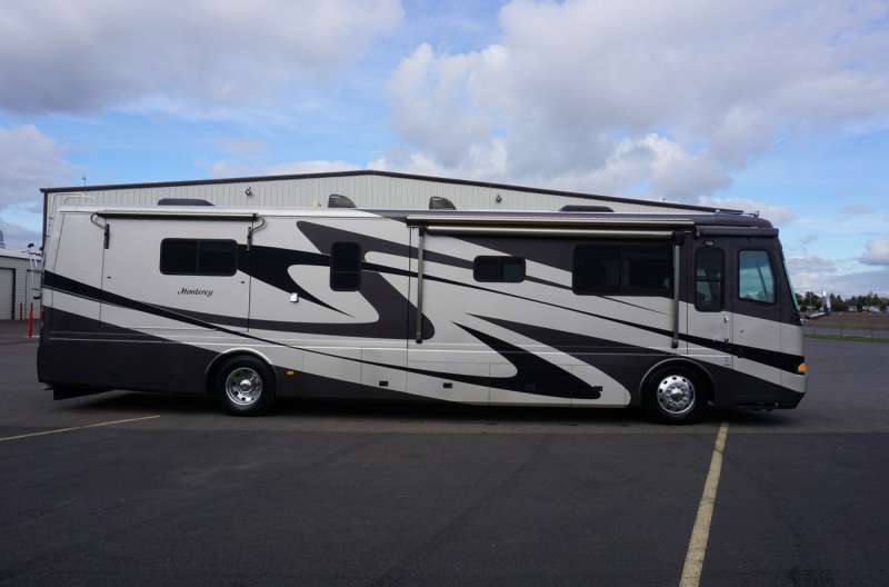 Exterior photo of 2004 BEAVER MONTEREY 40'