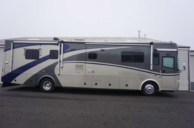 Exterior photo of 2005 INSPIRE DAVINCI 40'