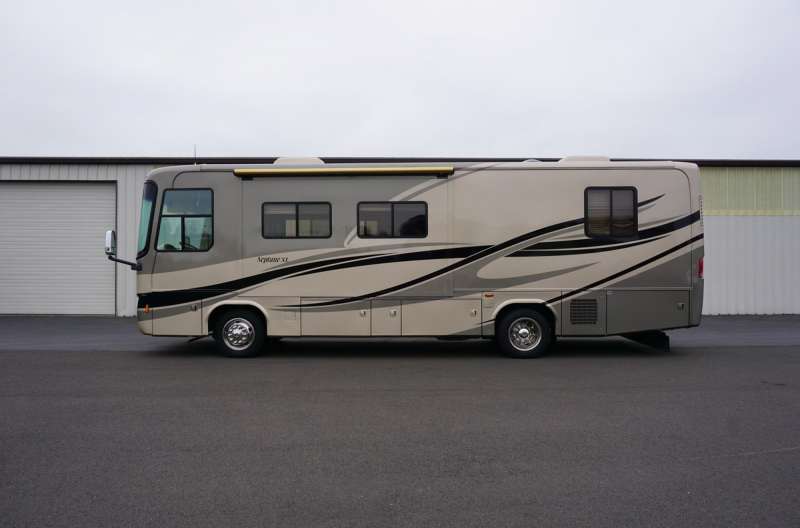 Exterior photo of 2007 HOLIDAY RAMLBER NEPTUNE 34'
