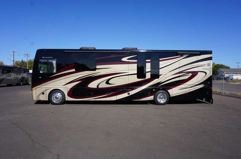 Exterior photo of 2017 PACE ARROW DIESEL 35M