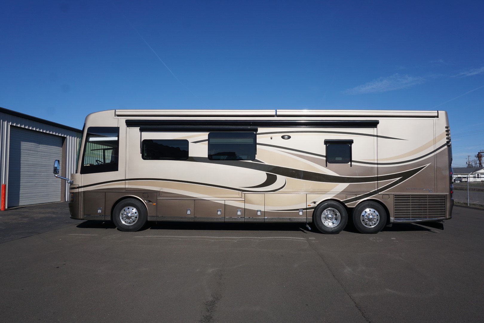 Exterior photo of 2019 NEWMAR MOUNTAIN AIRE 40'