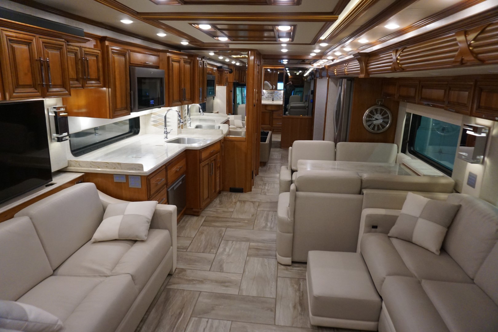 Interior photo of 2019 NEWMAR MOUNTAIN AIRE 40'