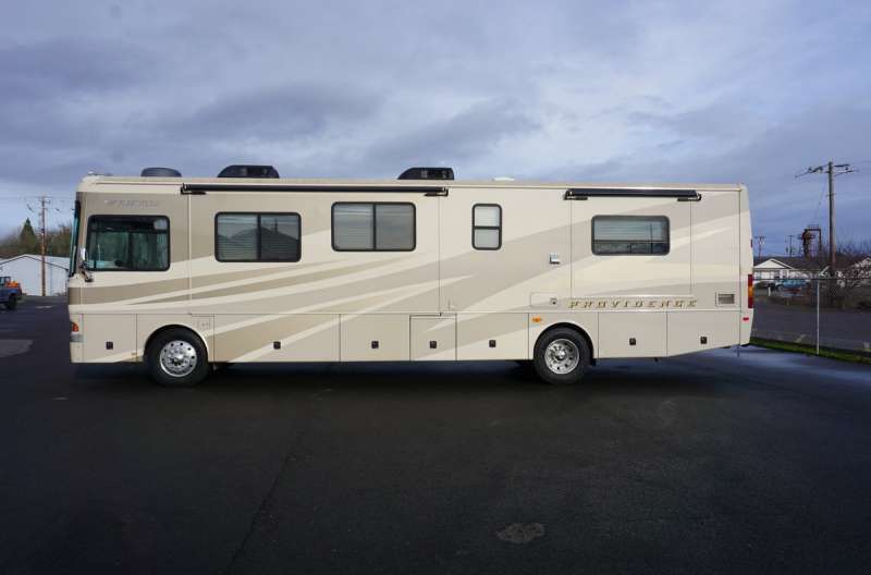 Exterior photo of 2006 FLEETWOOD PROVIDENCE 39L