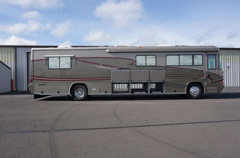 Exterior photo of 2002 ALLURE CROWN POINT 40'