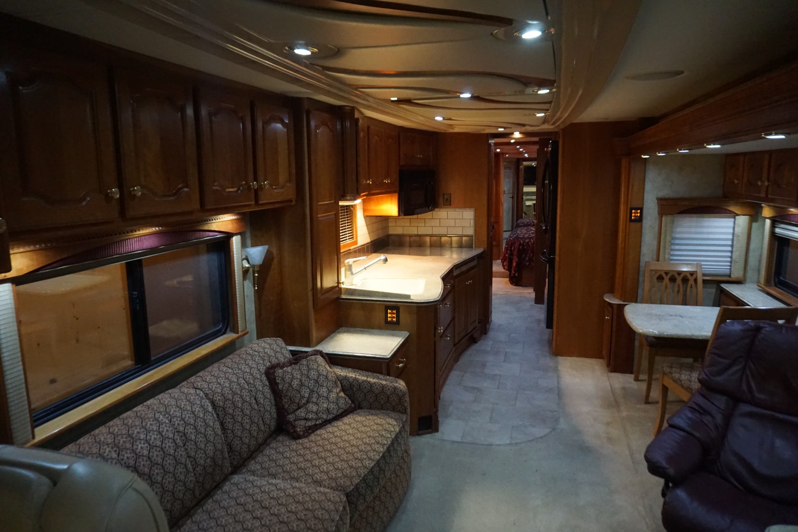 Interior photo of 2007 INTRIGUE ELATION 40'