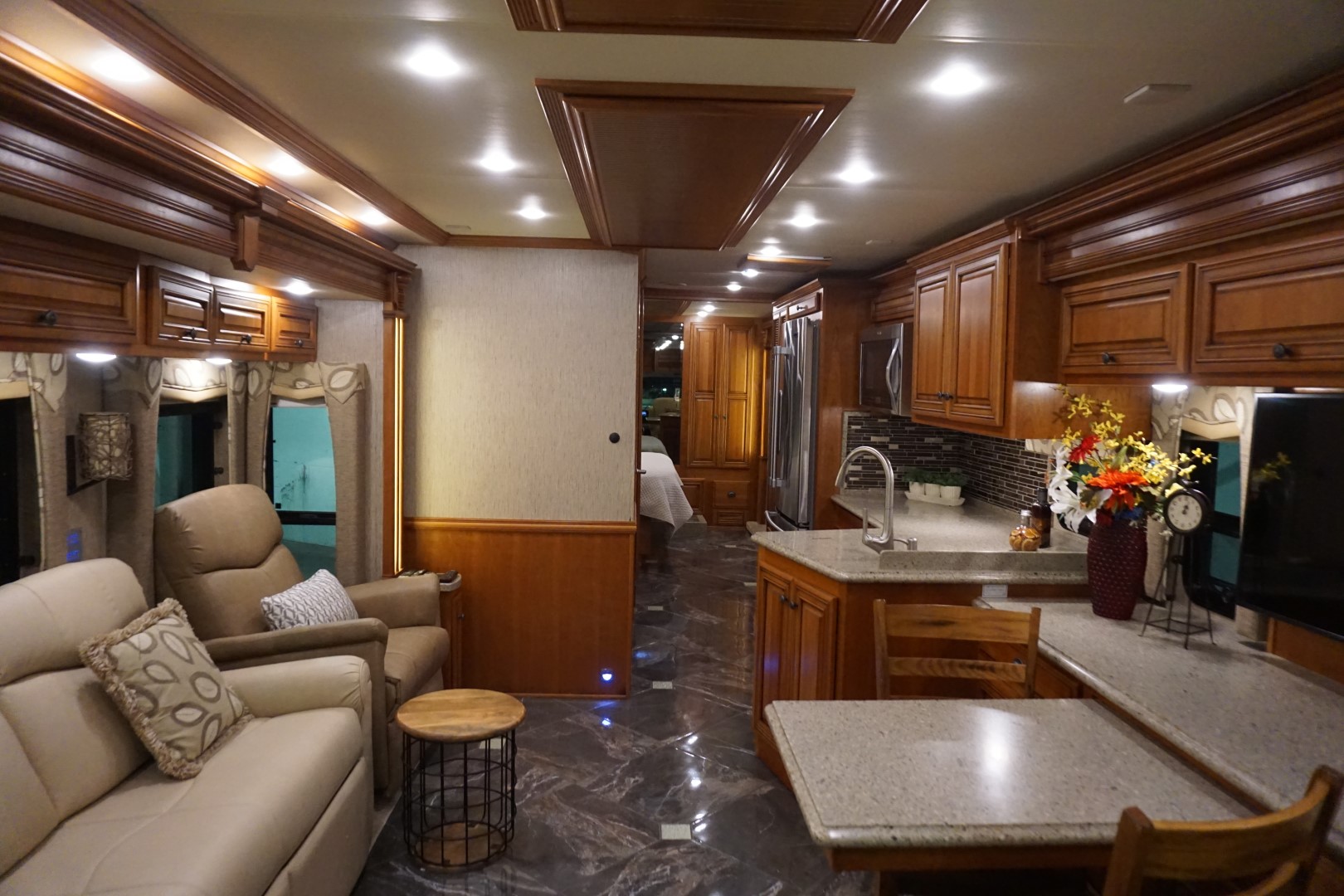 Interior photo of 2015 NEWMAR DUTCH STAR 3745