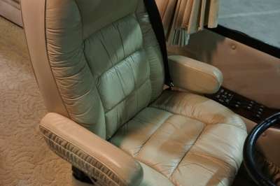 Addtional photo of 2003 MONACO WINDSOR 38'