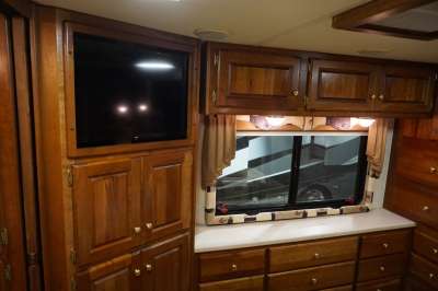 Addtional photo of 2003 MONACO WINDSOR 38'