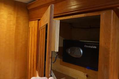 Addtional photo of 2005 ALLURE HOOD RIVER 40'