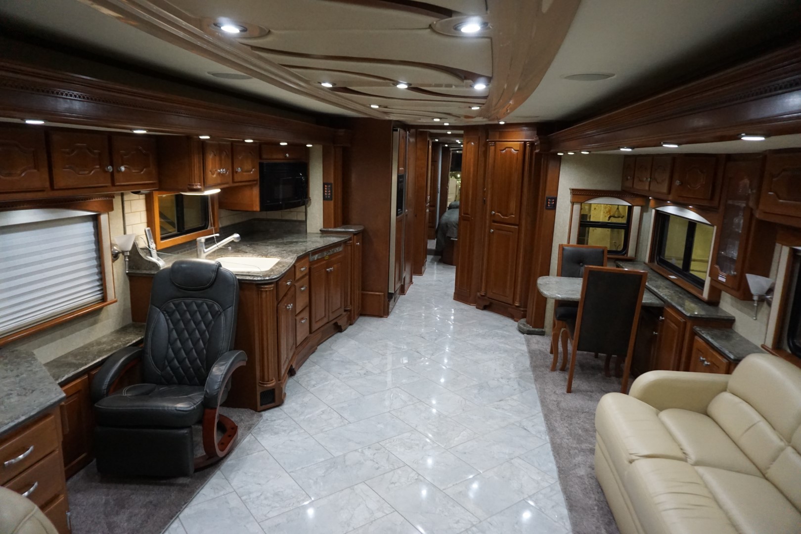 Interior photo of 2007 INTRIGUE OVATION 42'