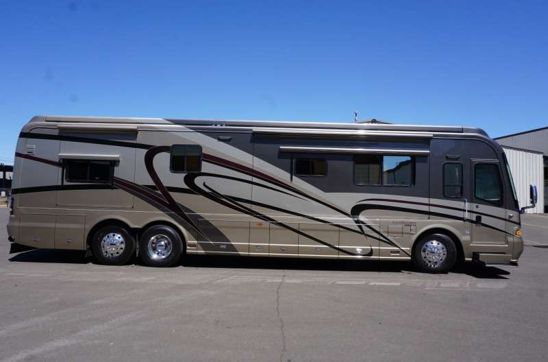 Exterior photo of 2005 MAGNA VAN GOGH 42'