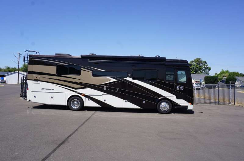 Exterior photo of 2021 TIFFIN ALLEGRO BREEZE 33'