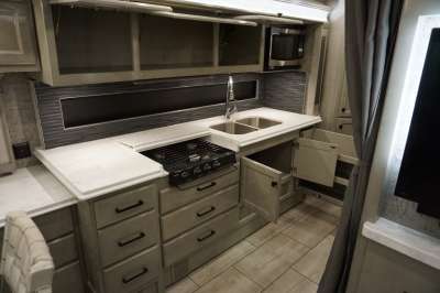 Addtional photo of 2021 TIFFIN ALLEGRO BREEZE 33'