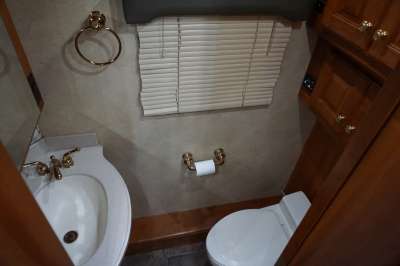Addtional photo of 2002 MAGNA RESORT 42'