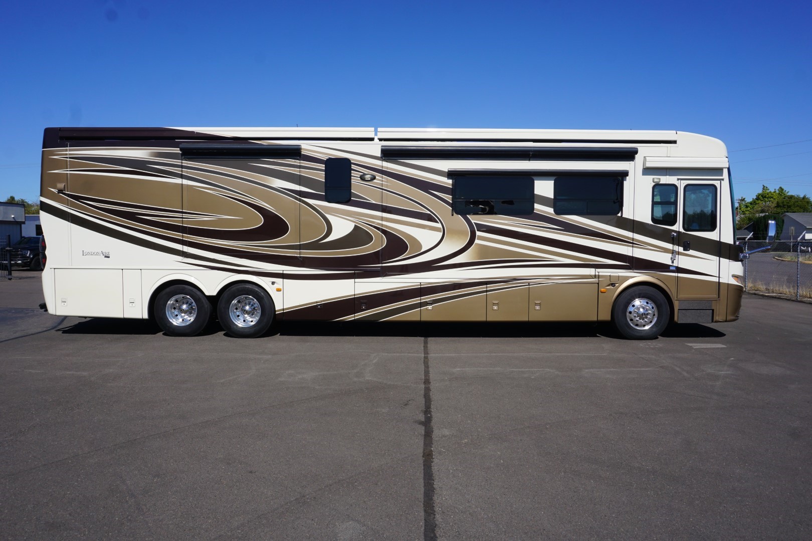 Exterior photo of 2015 NEWMAR LONDON AIRE 4599