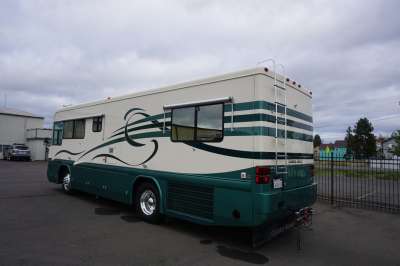 Addtional photo of 1998 INTRIGUE GARNET 32'