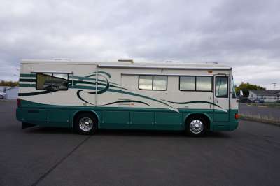 Addtional photo of 1998 INTRIGUE GARNET 32'