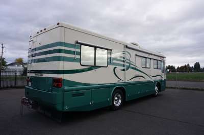Addtional photo of 1998 INTRIGUE GARNET 32'