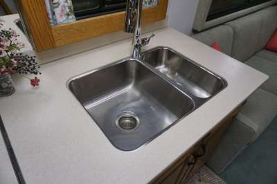 Addtional photo of 1998 INTRIGUE GARNET 32'