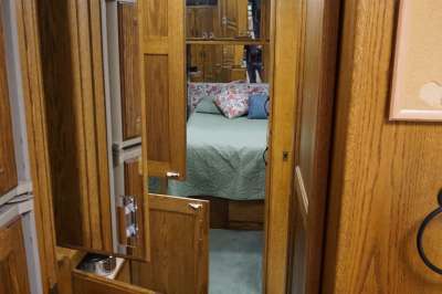 Addtional photo of 1998 INTRIGUE GARNET 32'