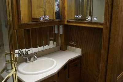 Addtional photo of 1998 INTRIGUE GARNET 32'