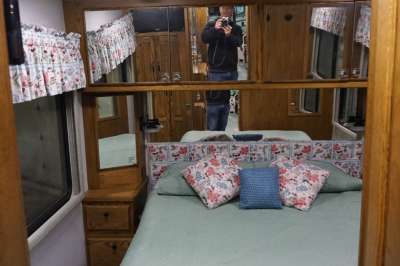 Addtional photo of 1998 INTRIGUE GARNET 32'