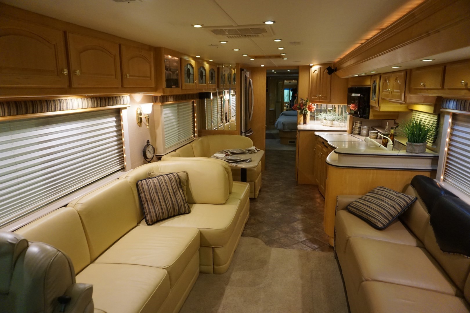Interior photo of 2003 MAGNA RESORT 42'