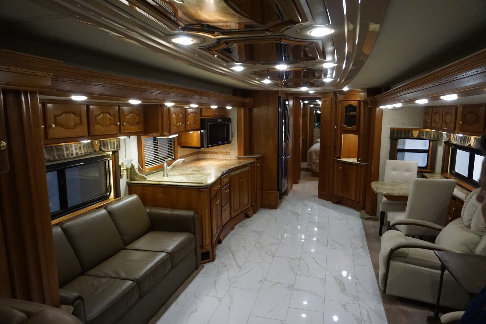 Interior photo of 2006 INTRIGUE OVATION 42'