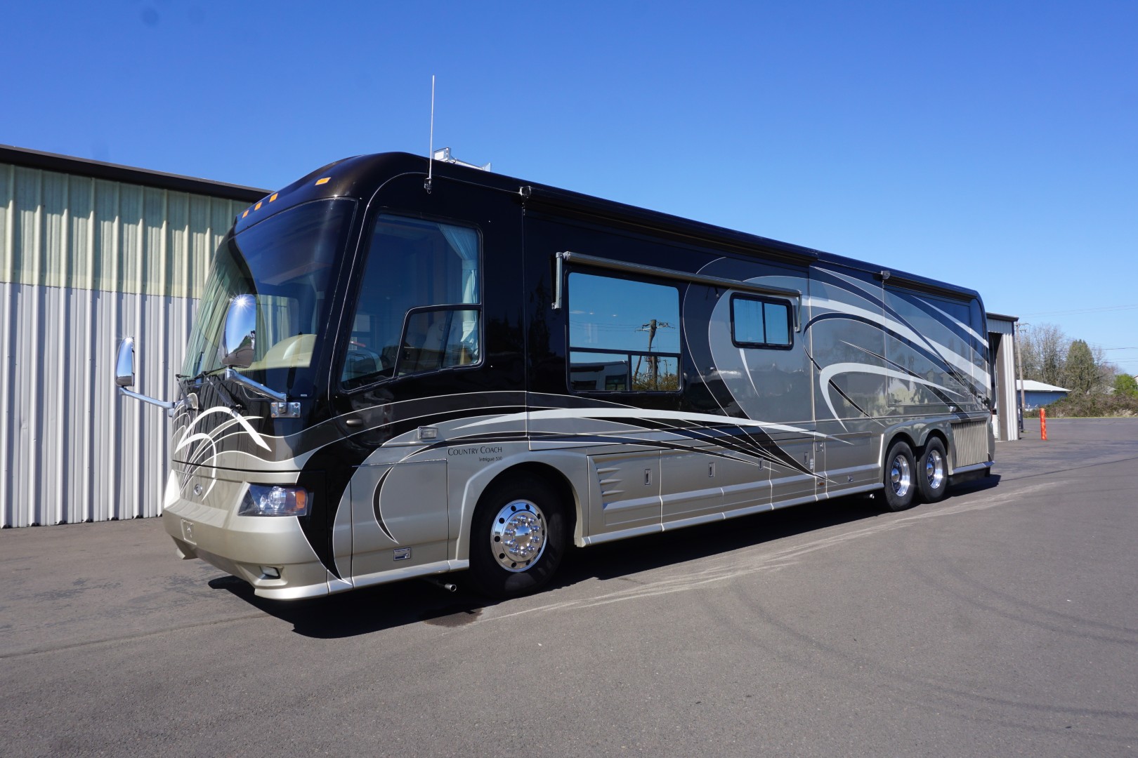 Exterior photo of 2006 INTRIGUE OVATION 42'