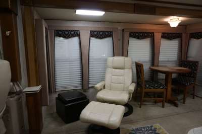 Addtional photo of 2005 SAFARI GAZELLE 40'