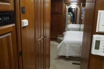 Addtional photo of 2005 SAFARI GAZELLE 40'