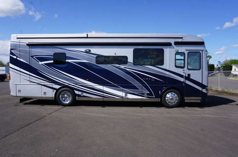 Exterior photo of 2021 NEWMAR NEWAIRE 33'