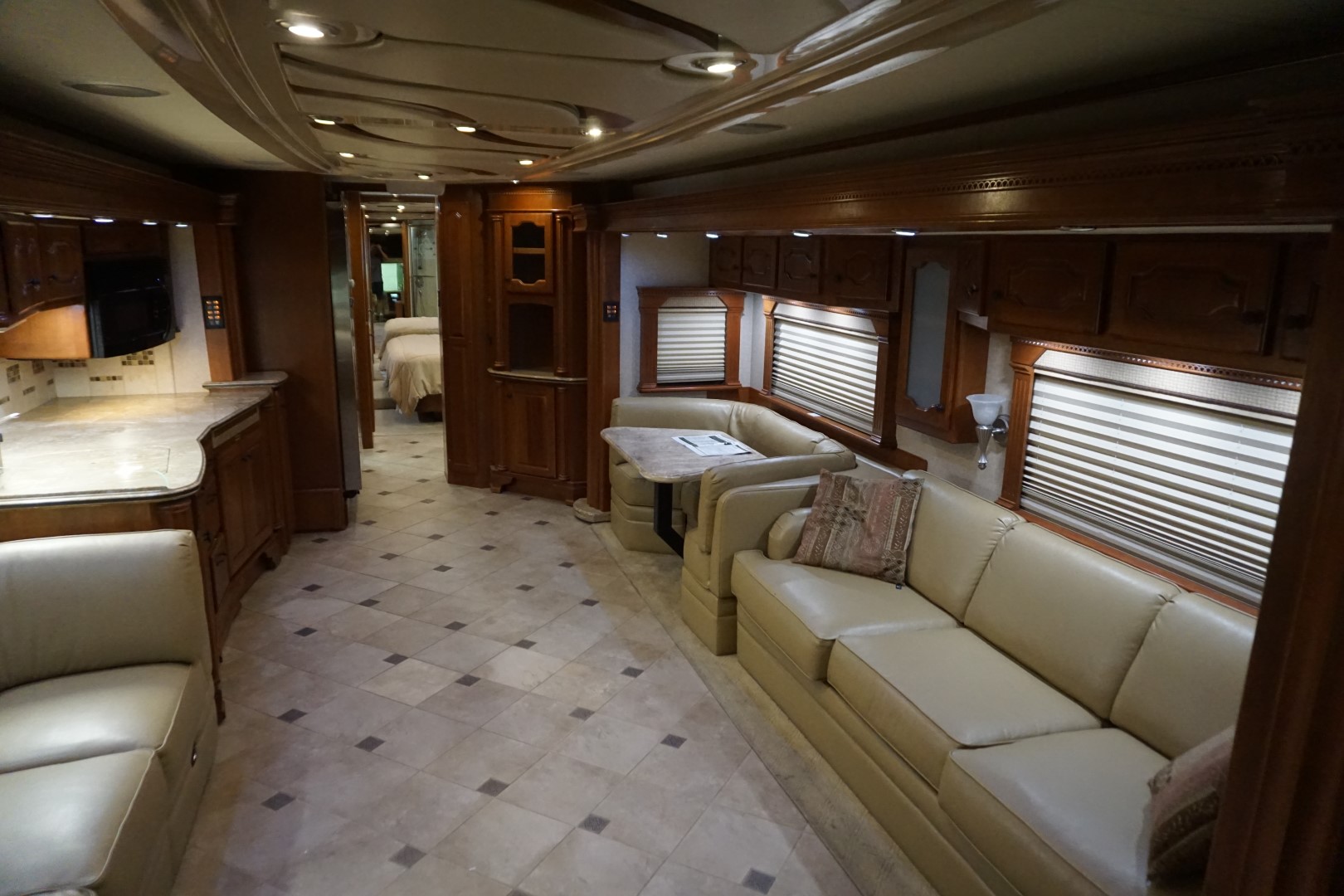 Interior photo of 2008 INTRIGUE OVATION 42'