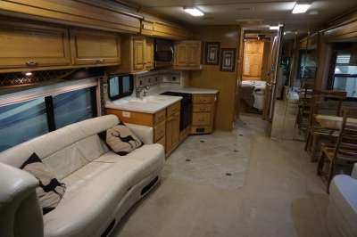 Addtional photo of 2007 American Coach Revolution 40'