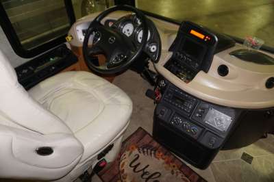 Addtional photo of 2007 American Coach Revolution 40'