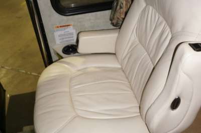 Addtional photo of 2007 American Coach Revolution 40'
