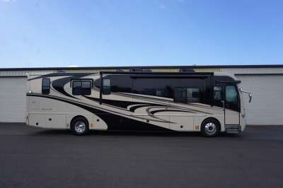 Addtional photo of 2007 American Coach Revolution 40'