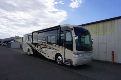 Addtional photo of 2007 American Coach Revolution 40'