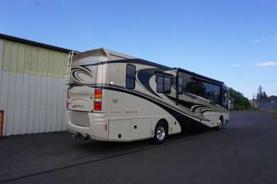 Addtional photo of 2007 American Coach Revolution 40'