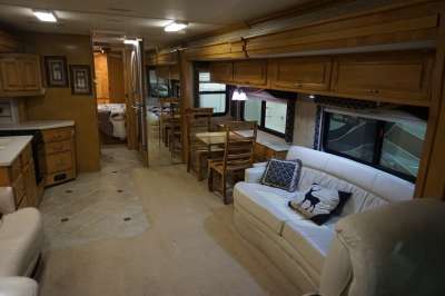 Addtional photo of 2007 American Coach Revolution 40'